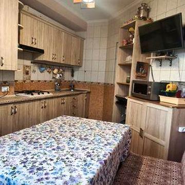Продається дворівнева новобудова початок вул . Хотинської