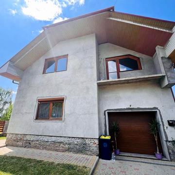 Продаж будинку в м. Берегове, 230 кв.м , 10 соток землі