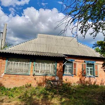 Продам хату участок 20 Соток колодязі у вас дворові Постройки