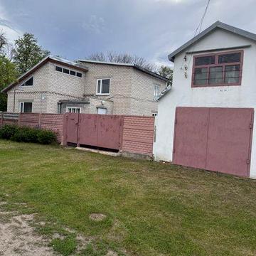 Продаж двоповерхового будинка,район сахаліну. Будинок теплий,  загальна площа116 кв,площа ділянки 16 соток,будинок має 5 кімнат, санвузол раздільний,