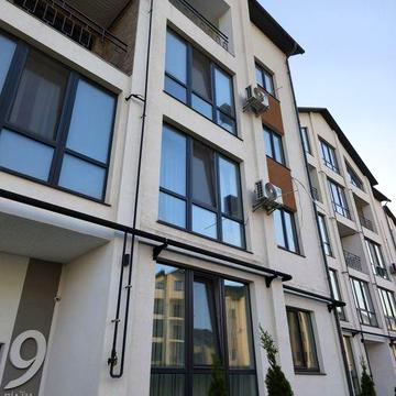 Продається 1-кімнатна квартира в новобудові.Здана в експлуатацію в 2022 році. Загальна площа :43,8 м2.Планування індивідуальне(кухня-студія). ЖК Затишний квартал