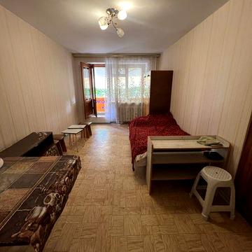 Продам 2 кімнатну на Виставці Зарічанська