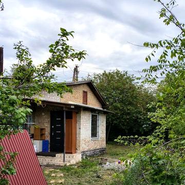 Продам двокімнатну квартиру з подвірям в Вишневому