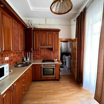 Здається 4-кімнатна квартира в центрі міста, вул. Огієнка