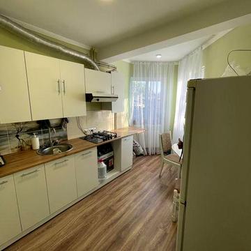 Здається чудова двокімнаина квартира на 1 поверсі ,мебльована,з ремонтом,пральна машинка,холодильник,бойлер,індукційна поверхня на кухні!