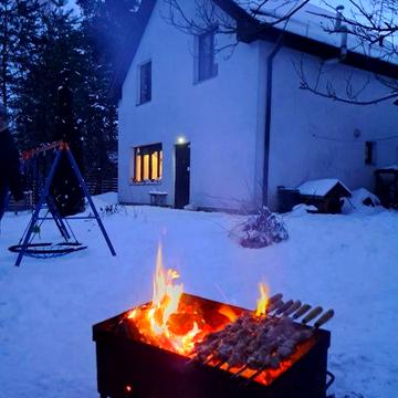 Продається земельна ділянка з будинком у селі Креничі, Київська область, Обухівський район.