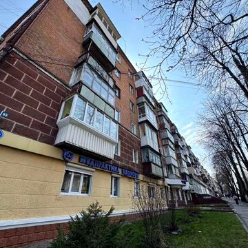 Продам 2-кімнатну квартиру! Центр міста! Програми Так!