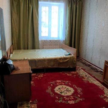 Продам 1к домик с гаражом .