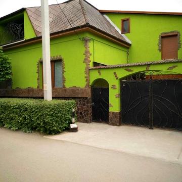 Елітний будинок у САМОМУ ЦЕНТРІ МІСТА • 140 м² • Тераса • Гараж • Євроремонт • Ідеально для життя та бізнесу