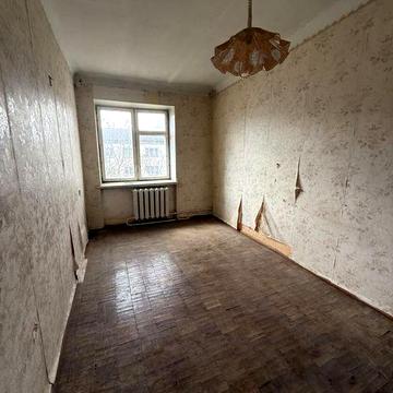 Продається 2 кімнатна квартира вул.Безручка Під Ремонт(всі програми)