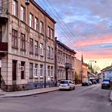 Продається 2 кім. квартира 66 м.кв. у Залізничному р/н Львова