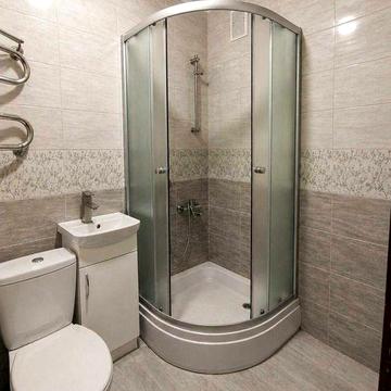 продам 2 кімнатну центр , окремі кімнати