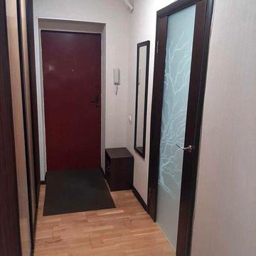Двокімнатна в центрі з меблями, технікою і ремонтом.