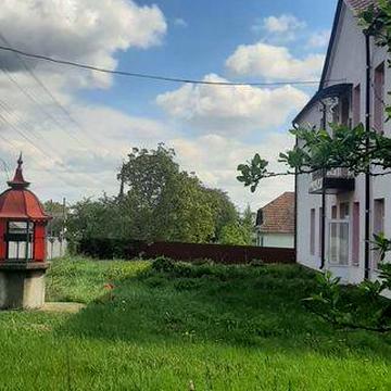 Продаюбудинок в селі Владична, 50 соток землі.