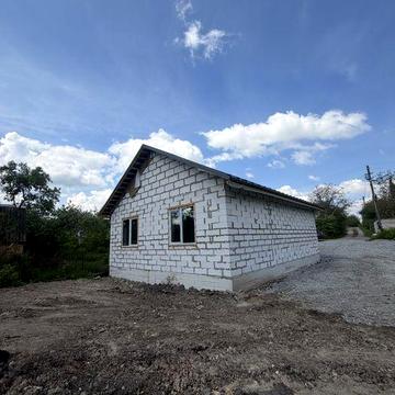 Терміновий продаж будинку ( недобудова ) в передмісті Житомира. Торг.