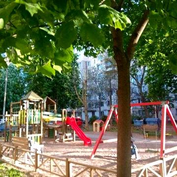 Продам 2-к.к. район Парка Горького. Коммуна