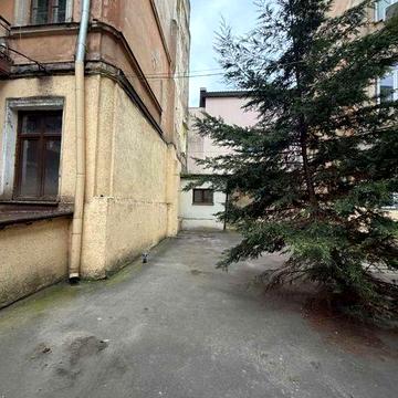 Велика  квартира на вул. Пастера (можна під комерцію)