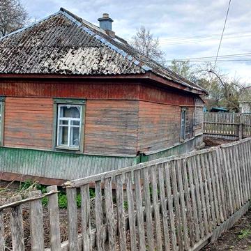 Продам будинок в центрі міста Мена.