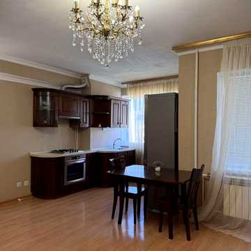 Продам 3-комнатную просторную квартиру на Парковой.