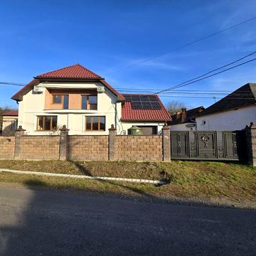 ПРОДАЖ БУДИНКУ біля Ужгорода з терасою, гаражем 5 кімнат / 50 сот. землі / сад / сонячна станція / БЕЗ КОМІСІЇ /єВідновлення - сертифікат/ ваучер