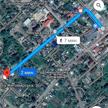 Продам в центре дом -строился под комерческое использование.