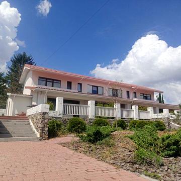 Продаж таунхауса з ландшафтним дизайном у топ локації