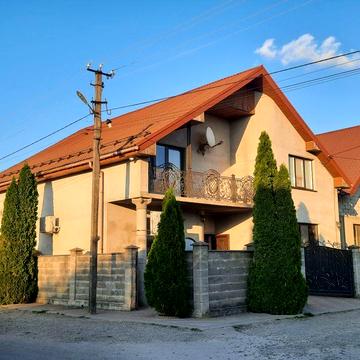 Продаж будинку з магазином