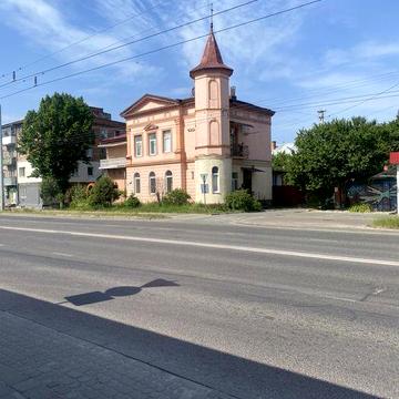 Продаж квартири в будинку особнячного типу