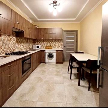 Здається простора 1км в центральній частині!!!