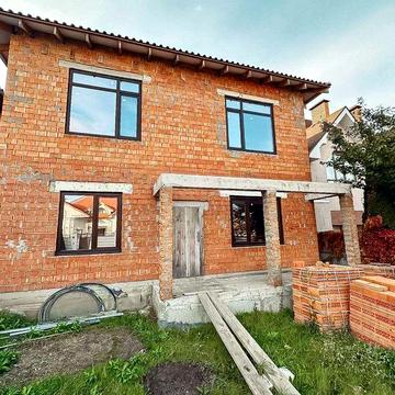 Будинок 2-х поверховий в Совіньйоні під чистове оздоблення.