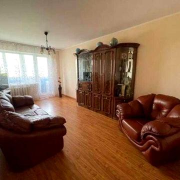 Срочно продам 2к квартиру Новые Дома Метро Дворец спорта. 3й этаж\5ти.