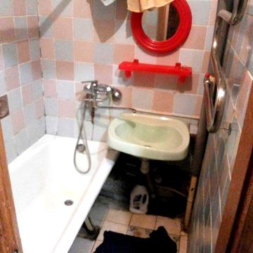 Продаж 2к. кв. Біля метро Чернігівська. 8 хвилин пішки. Лісовий масив.