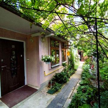 Продається 3 квартири на 1 поверсі. Центр.