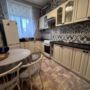 90м2 Здам 3к.кв. Іллєнка 32,  метро Лукяновка Герцена Коперника Білоруська Шевченкіський район