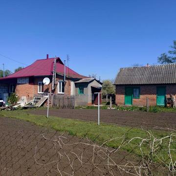 Окрема частина будинку 47 кв.м (газ, вода, каналізація) + земля 5,5 соток. Можливий продаж по сертифікату