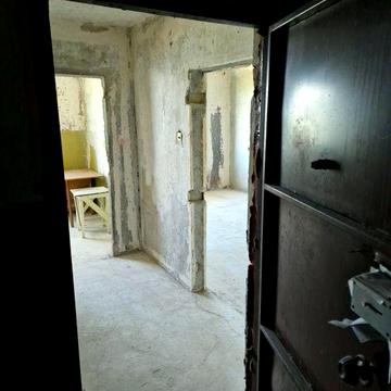 Продам  1 ком  Квартиру,  Левый берег 11 микр, Под  Ремонт.