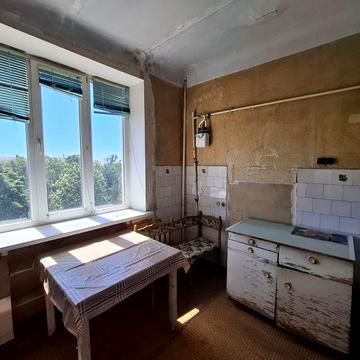 Поодам 3х кіинатну  сталінку, на Універмагі