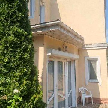 Сдам 2к двухуровневую квартиру в дуплексе с двориком, р-н пл. Мира!