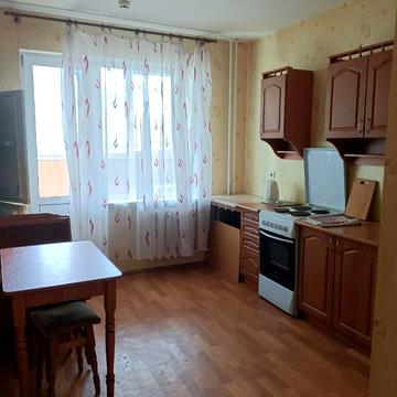 Анни Ахматової вул., 24