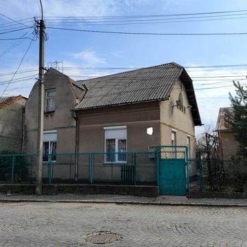 Українська вул., 48
