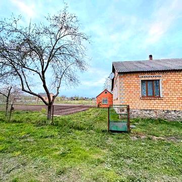 Хороший будинок з земельною ділянкою біля Дубровиці, можна під держпро