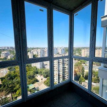 1 кімнатна квартира в центрі -  вид на парк