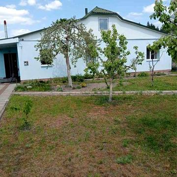Продам.  М. Остер . Будинок з ремонтом .12 соток землі