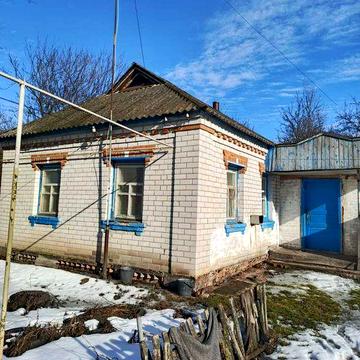 Садиба . Будинок із земельною ділянкою.
