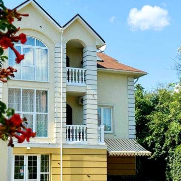 Оренда будинку 600 м кв  без % Соломянський р-н, Каменярів 42-б