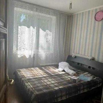 Продам 2 к. квартиру, поруч з метро Олексіївська