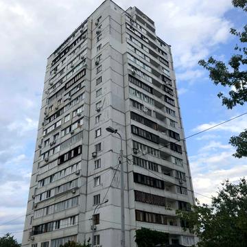 Ревуцького вул., 42