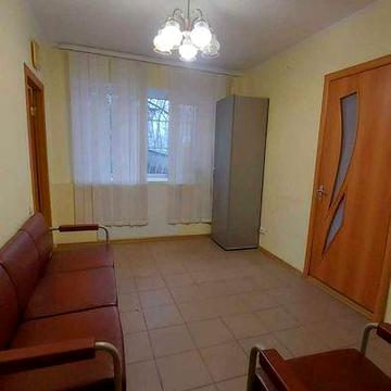 Продається  двокімнатна квартира  в Центрі  міста, перепланована під офіс