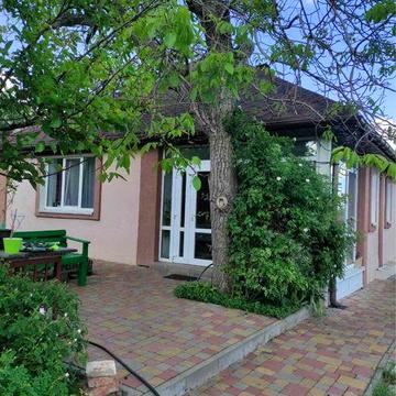 Окремий будинок недалеко від Центру