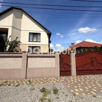 Продаж двоповерхового будинку з ремонтом та всіма зручностями